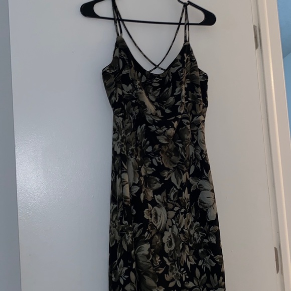 Alyn Paige- Black/Green Floral Midi Dress- Size 11 - Picture 3 of 8